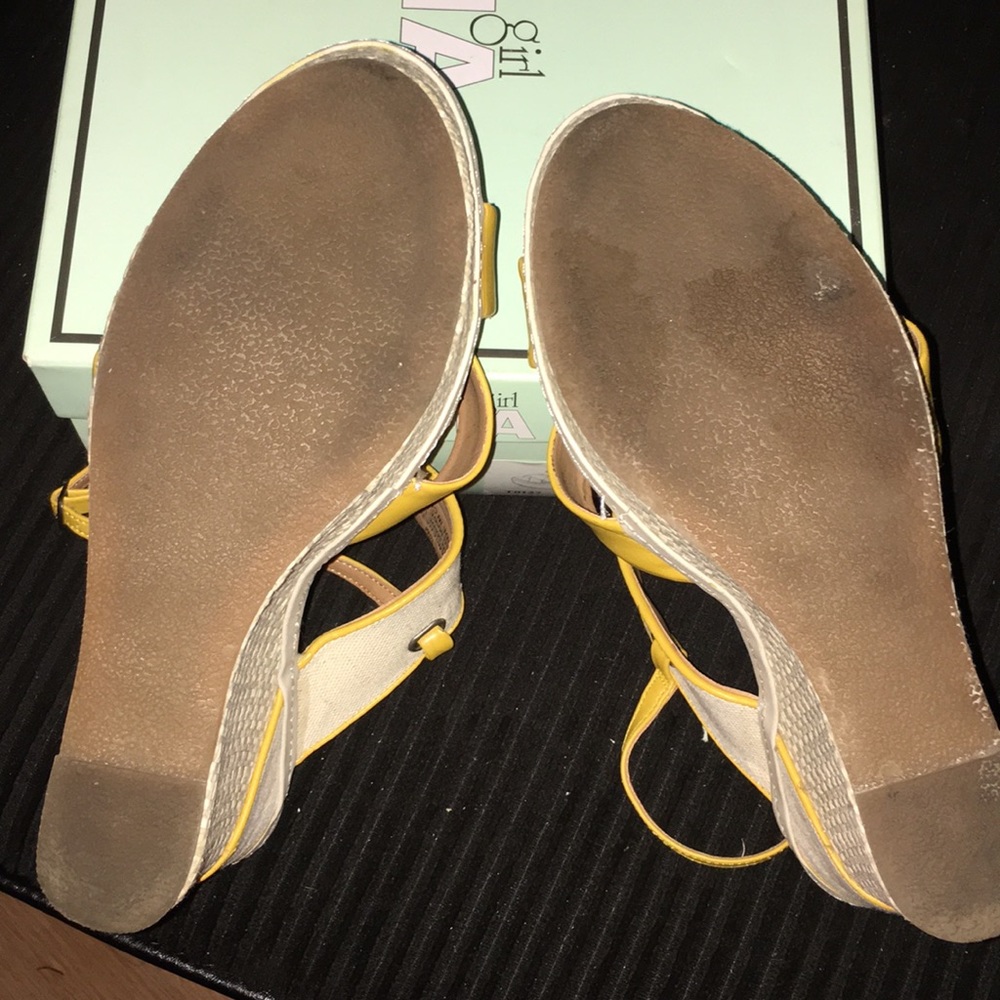 Girl Mia Francena Yellow Sandal - Picture 5 of 6